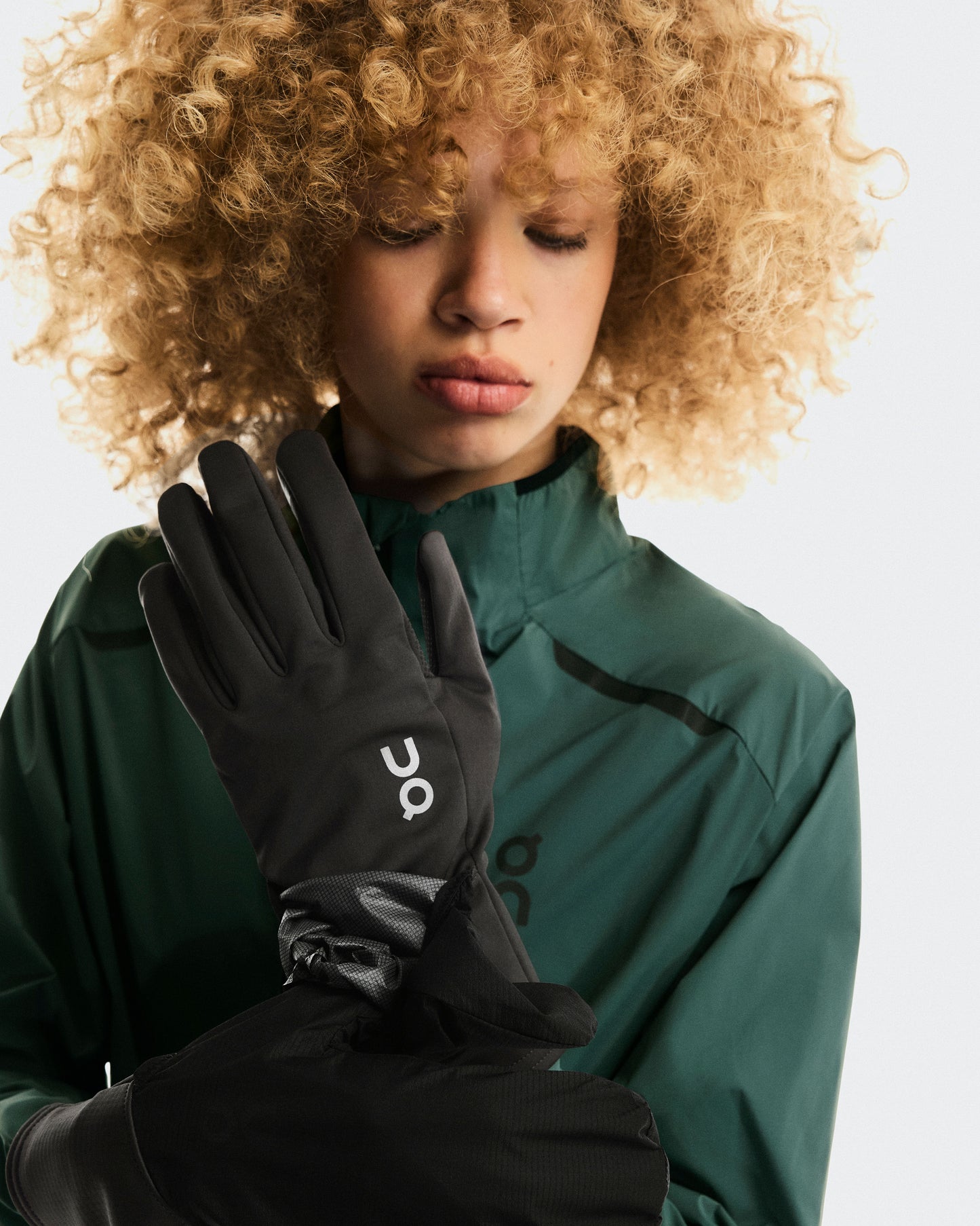 Winter Run Gloves Magnet - US 5613